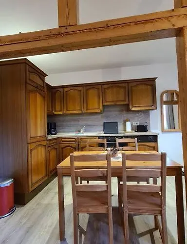 Auf Dem Hof Einer Historischen Mühle